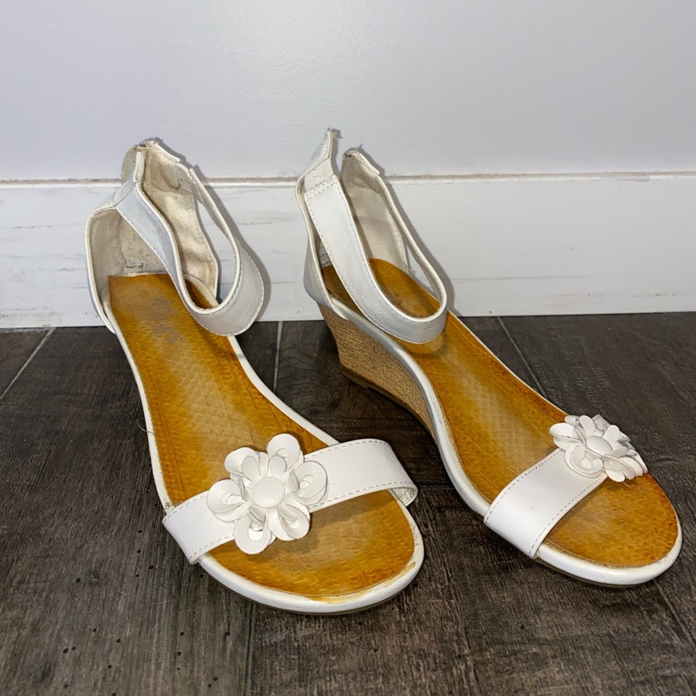 Fleurs by Flurries sandal